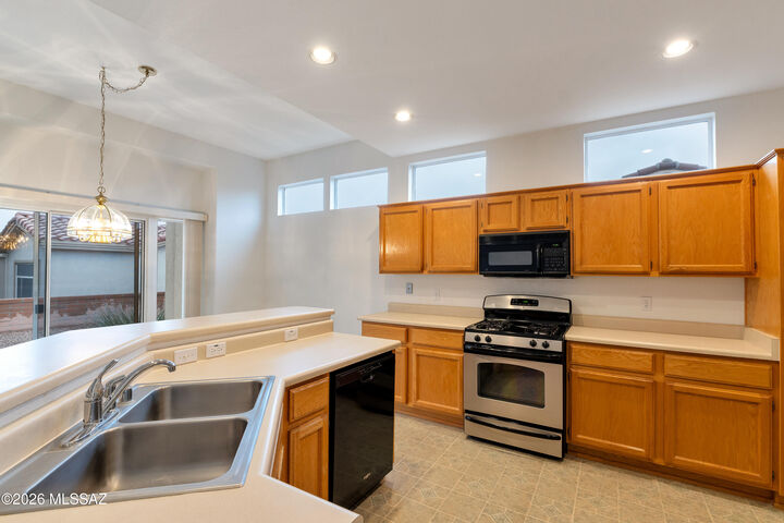 Property Photo:  2065 E Bighorn Mountain Drive  AZ 85755 