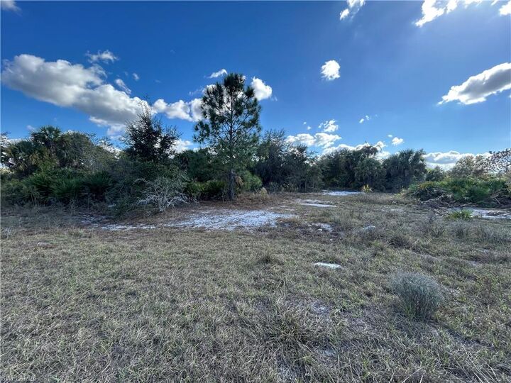 Property Photo:  2710 41st Ave NE  FL 34120 
