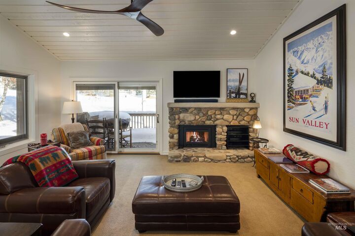 Property Photo:  2639 Ridge Lane  ID 83353 