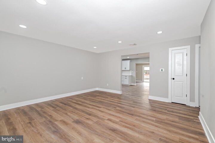 Property Photo:  15 Oak Leaf Drive  NJ 08087 