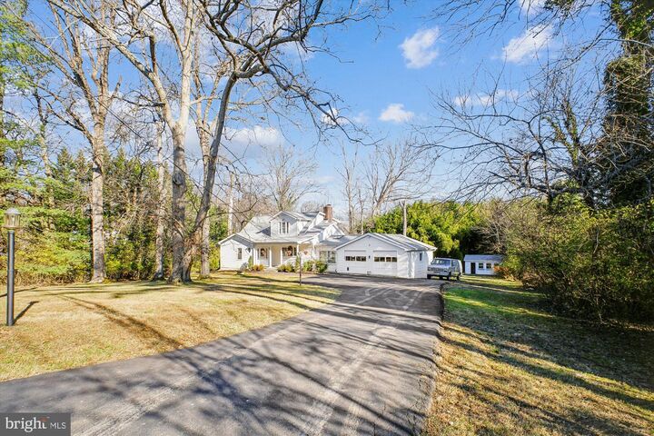 Property Photo:  2627 Five Oaks Road  VA 22181 