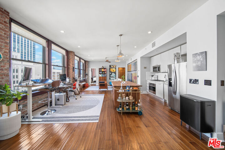 Property Photo:  460 S Spring St  CA 90013 