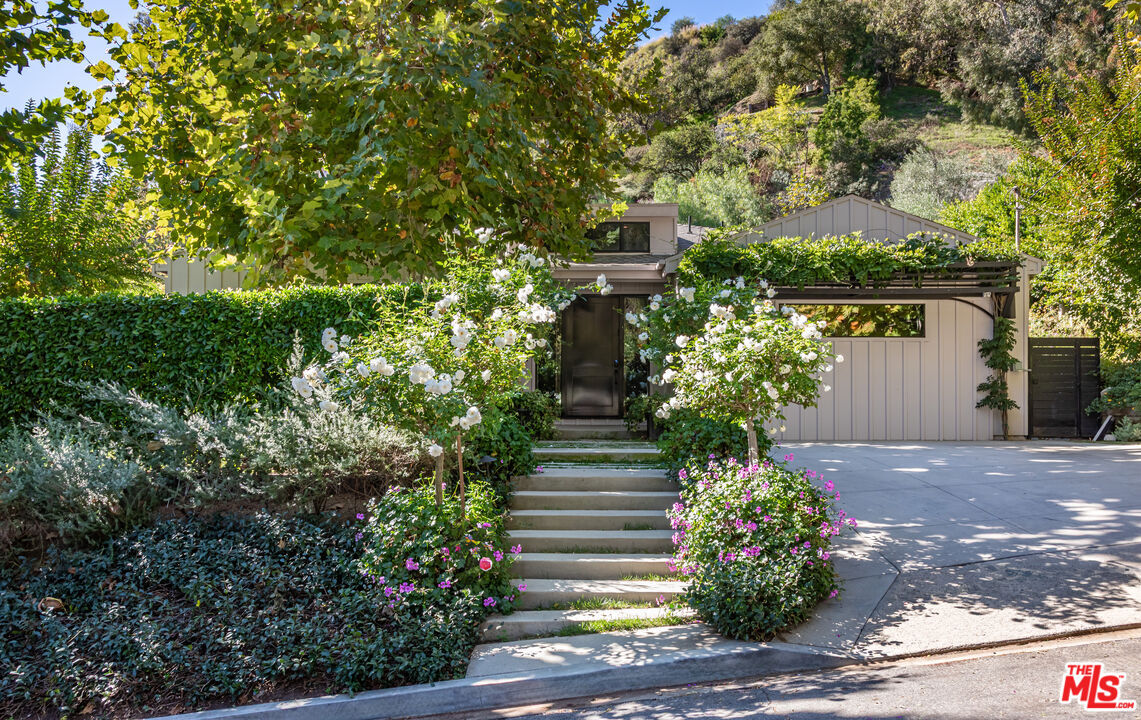 Property Photo:  9024 Wonderland Park Ave  CA 90046 