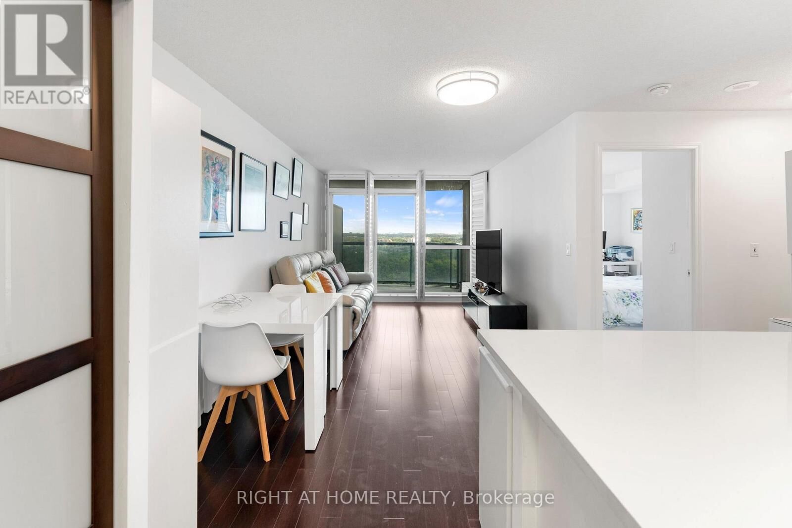 Property Photo:  2545 Erin Centre Boulevard 1611  ON L5M 6Z9 