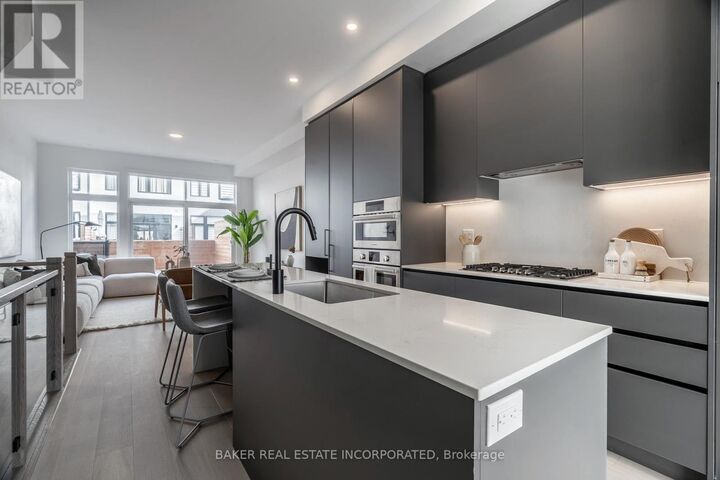 Property Photo: 35 Lou Parsons Way 59 ON L5H 0B2