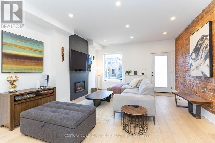 Property Photo:  261 Howland Avenue  ON M5R 3B7 