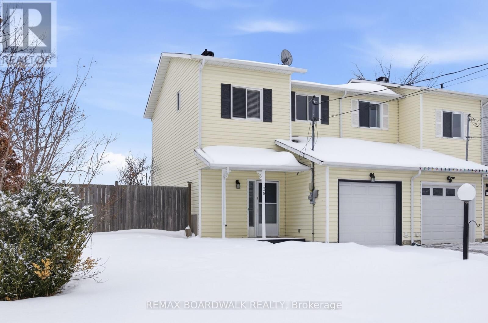 Property Photo:  128 Dunham Street  ON K7C 4M8 