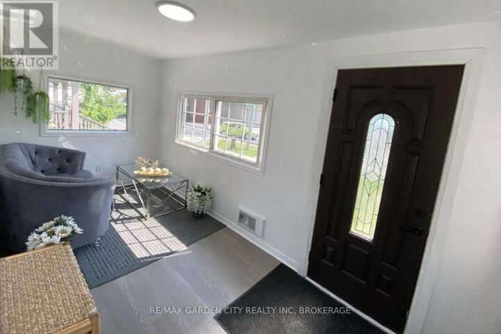 Property Photo:  243 Geneva Street  ON L2R 4R2 