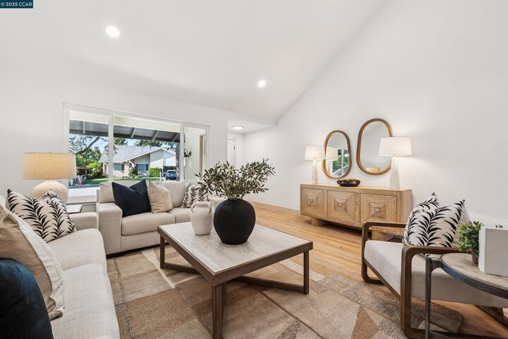 Property Photo:  6 San Pedro Pl  CA 94583 