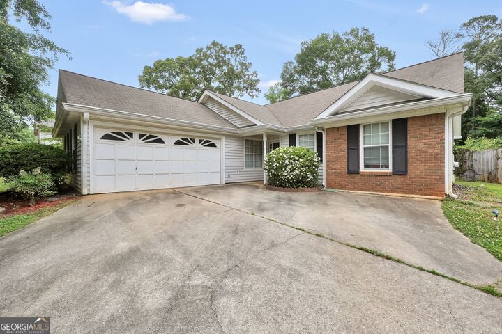 Property Photo:  105 Nanci Court  GA 30281 