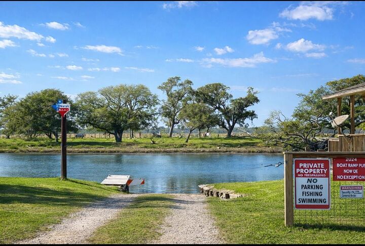 Property Photo: 4906 County Road 469 TX 77422