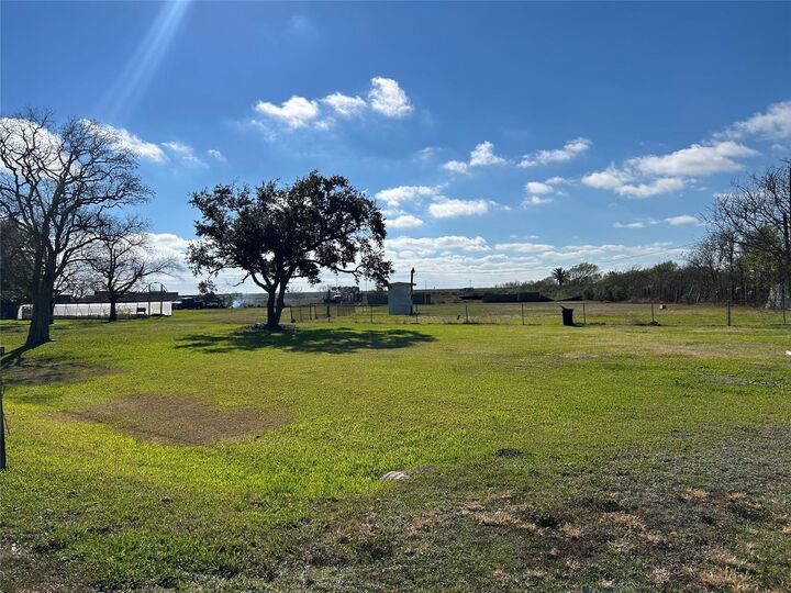 Property Photo: 4906 County Road 469 TX 77422