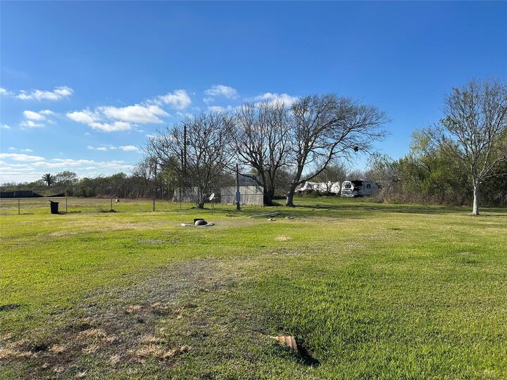 Property Photo:  4906 County Road 469  TX 77422 