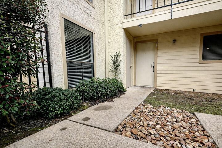 Property Photo:  10075 Westpark Drive 92  TX 77042 