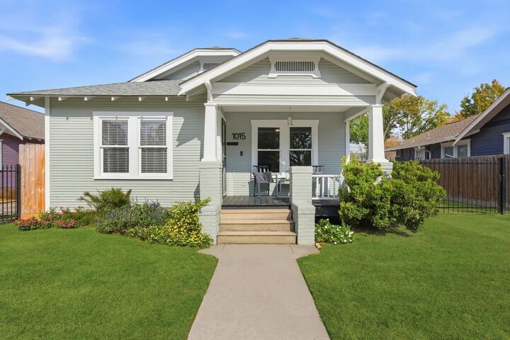 Property Photo: 1015 E 14th Street TX 77009