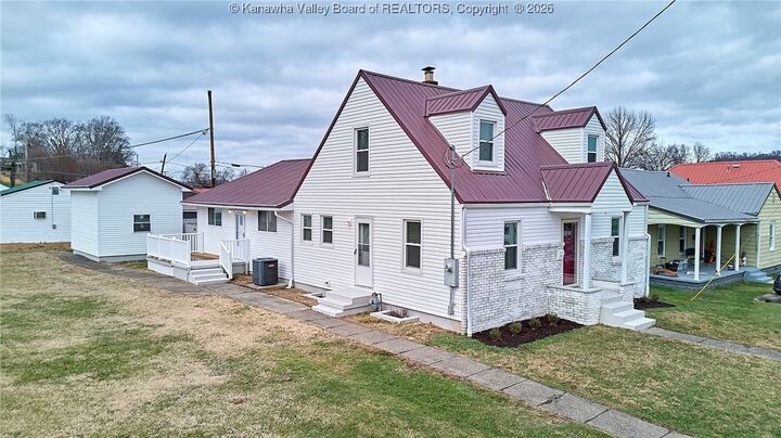 Property Photo:  719 Hansford Street  WV 25177 