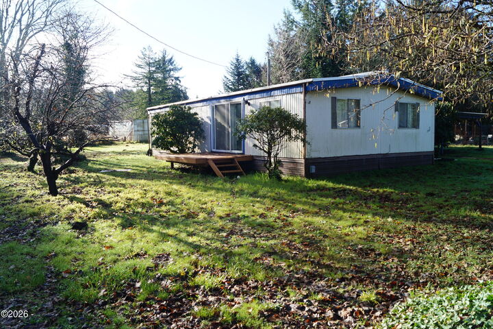 Property Photo:  341 SE Swan Avenue  OR 97380 