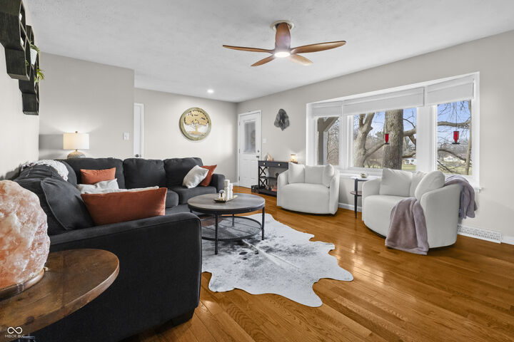 Property Photo: 2579 E 400 N IN 46184