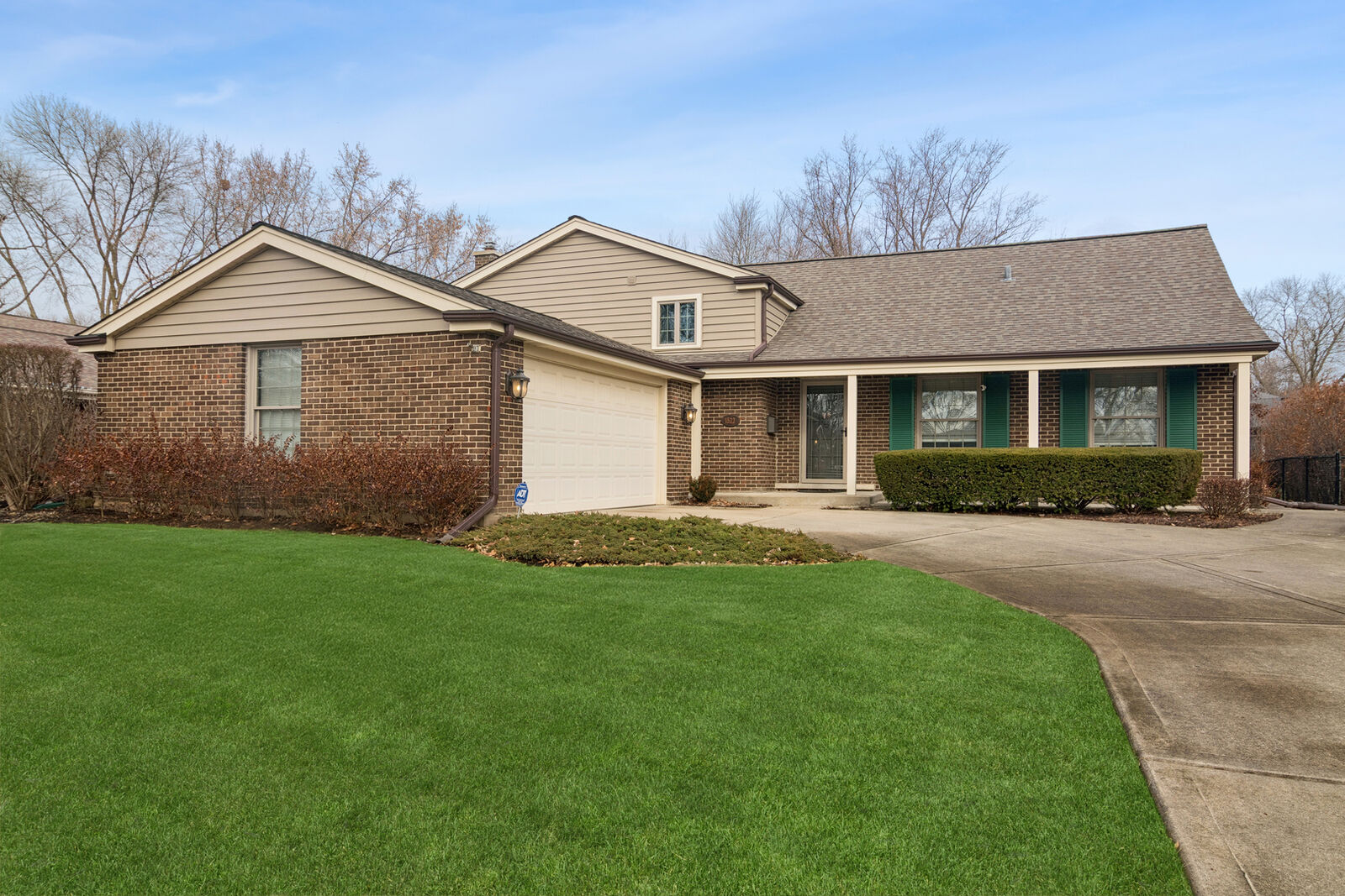 Property Photo:  1522 E Fleming Drive  IL 60004 