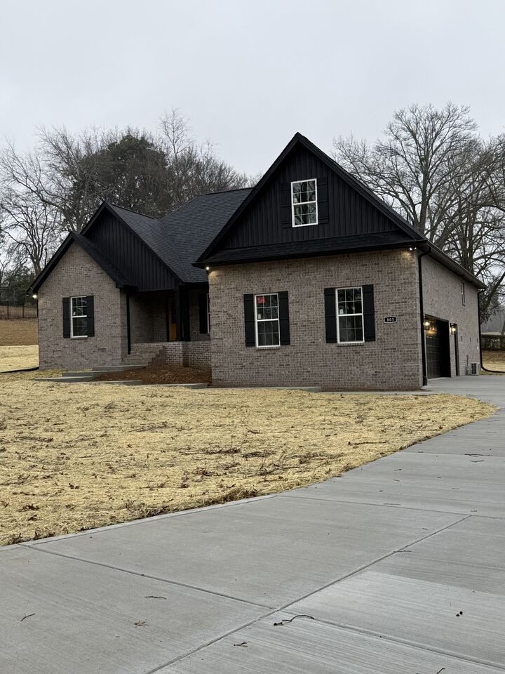 Property Photo: 803 Manor Dr TN 37334