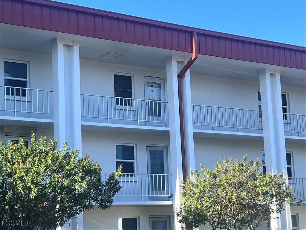 Property Photo:  1700 Pine Valley Drive 204  FL 33907 