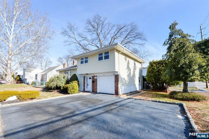 Property Photo:  113 Woods Avenue  NJ 07621 