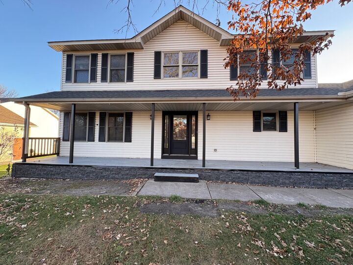 Property Photo:  2424 Briar Oakes Boulevard  MN 55362 