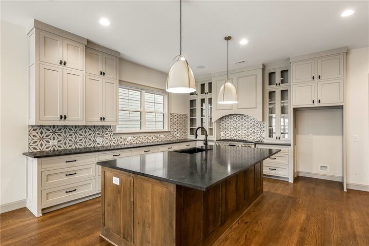 Property Photo:  1037 NW A Street  AR 72712 