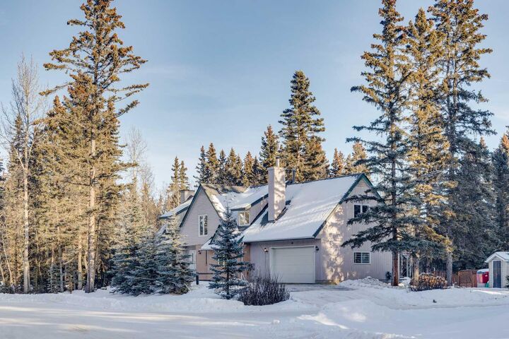 Property Photo:  10 Wolf Drive  AB T3Z 1A3 