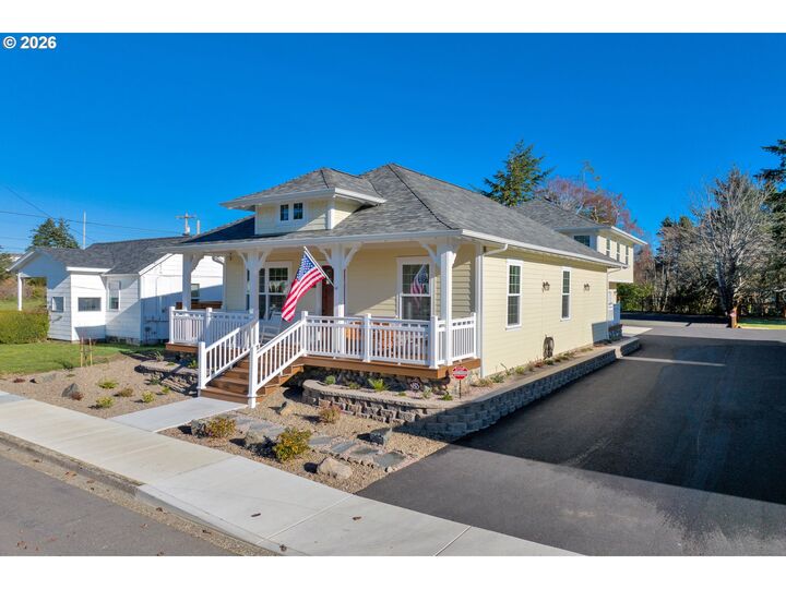 Property Photo:  290 Harbor St  OR 97439 
