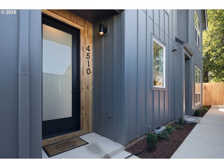 Property Photo:  4510 NE Wygant St  OR 97218 