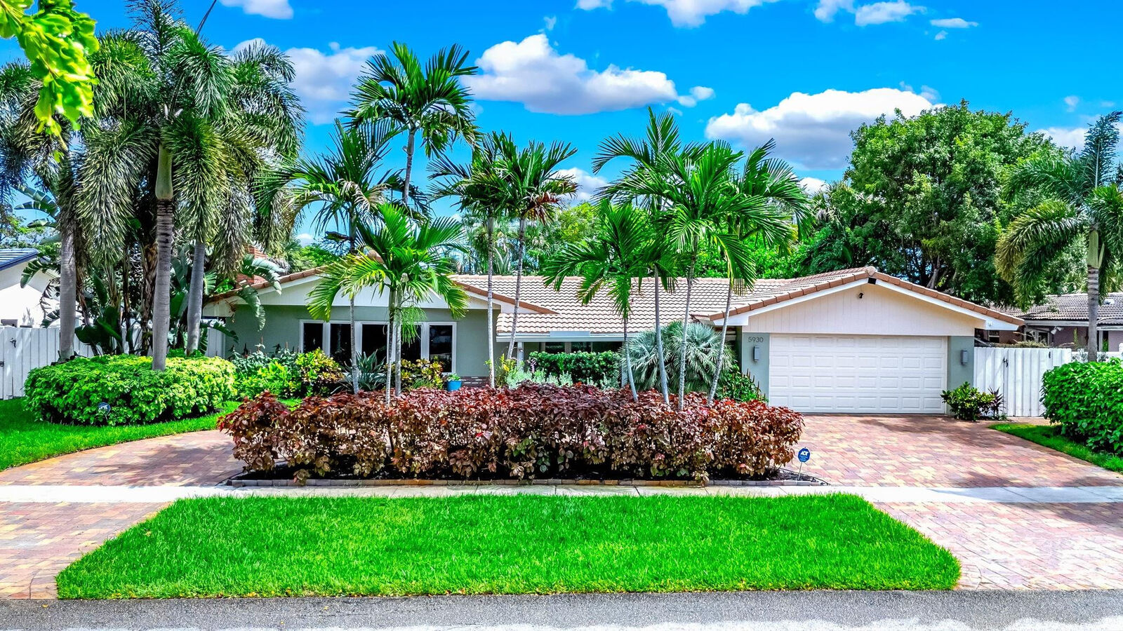 Property Photo: 5930 NE 15th Avenue FL 33334