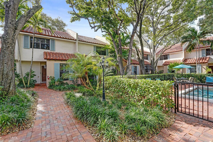 Property Photo:  810 SE 2nd Street F  FL 33301 