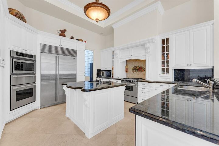 Property Photo: 16267 Bristol Pointe Drive FL 33446