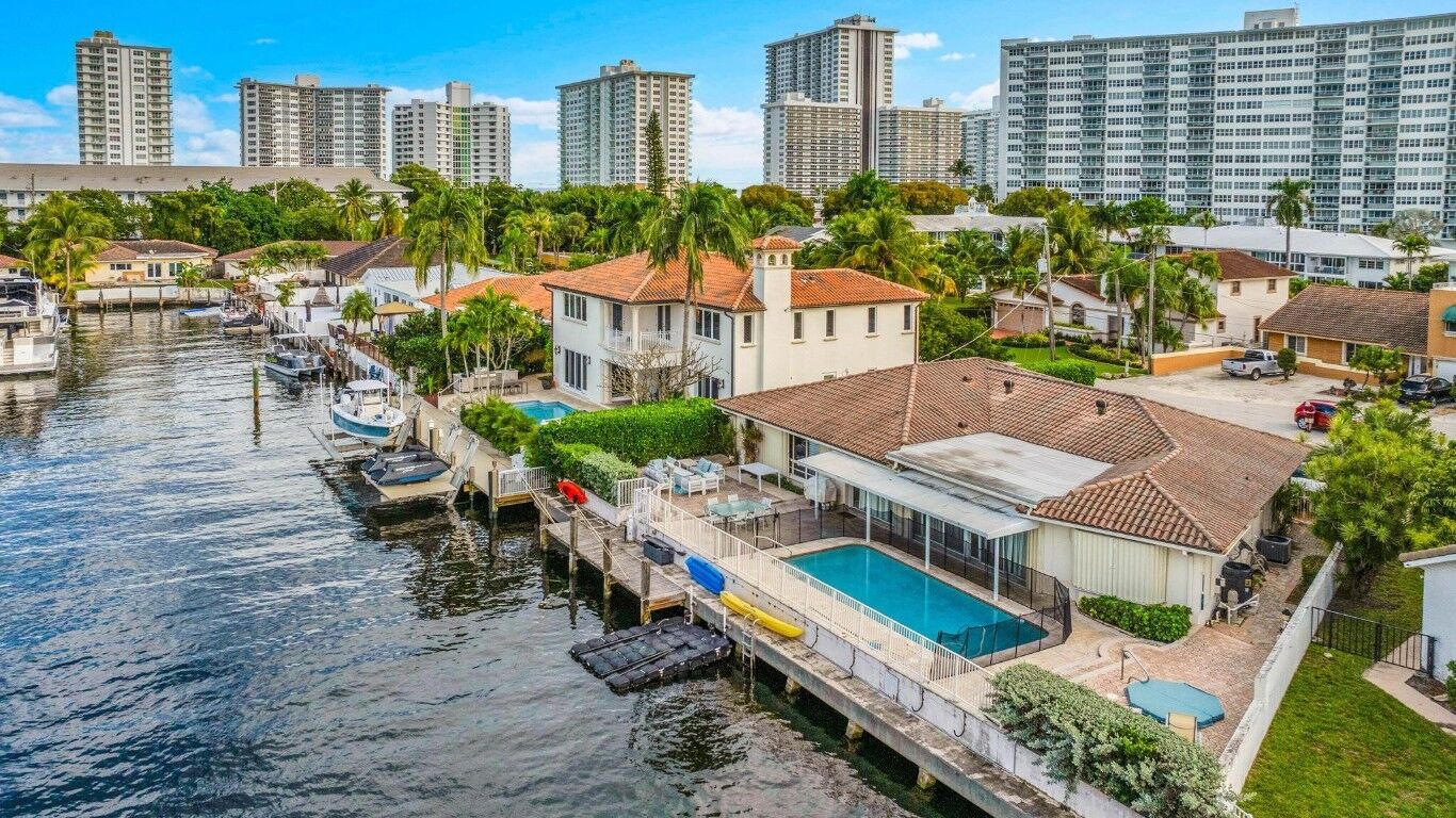 Property Photo:  3305 NE 37th Street  FL 33308 