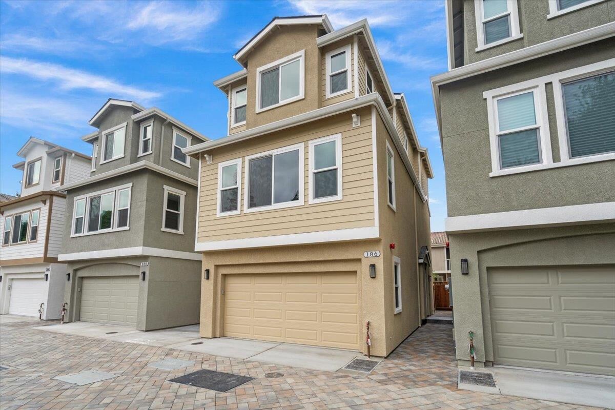 Property Photo:  186 Rincon Avenue  CA 95008 