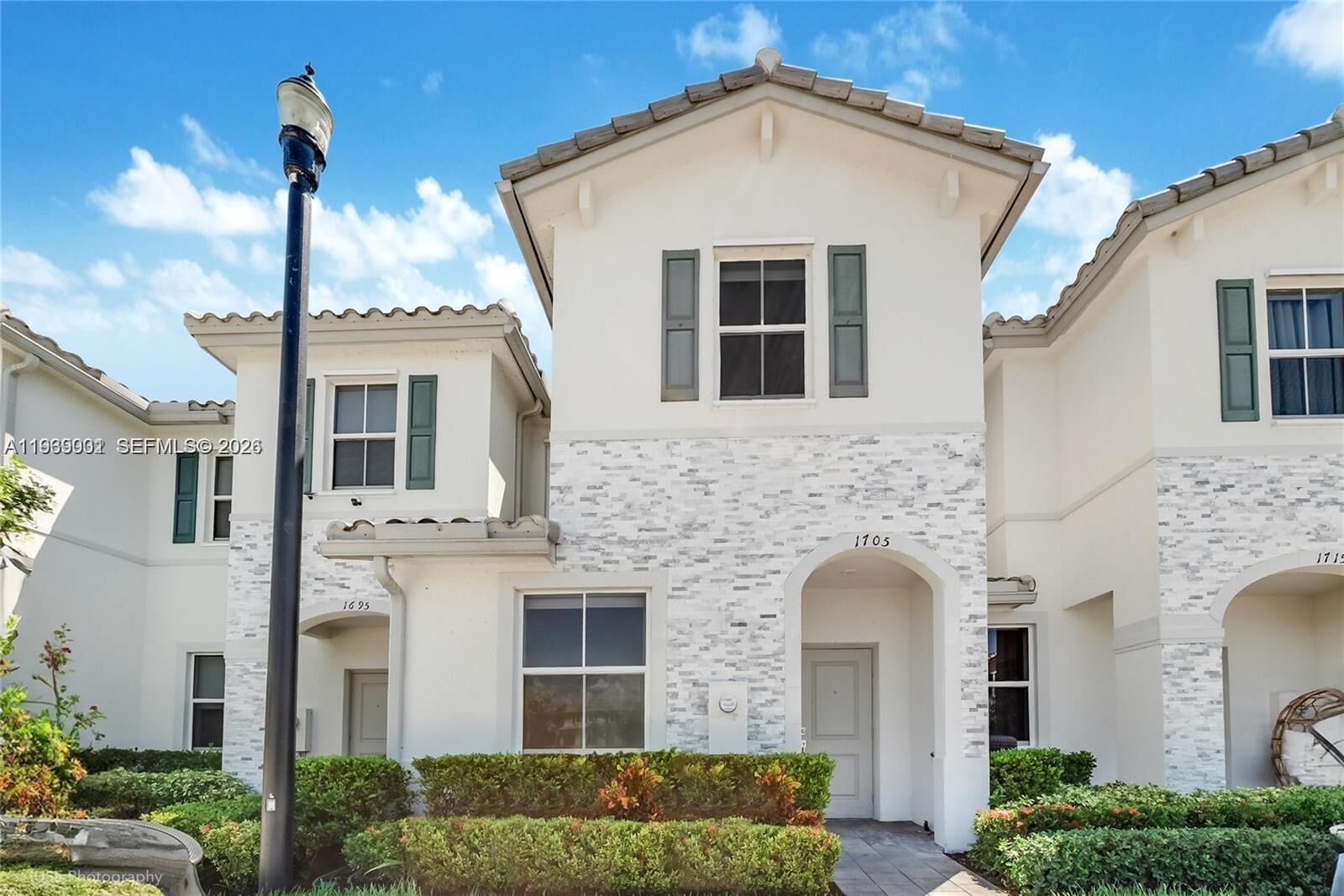 Property Photo:  1705 SE 27th Rd  FL 33035 