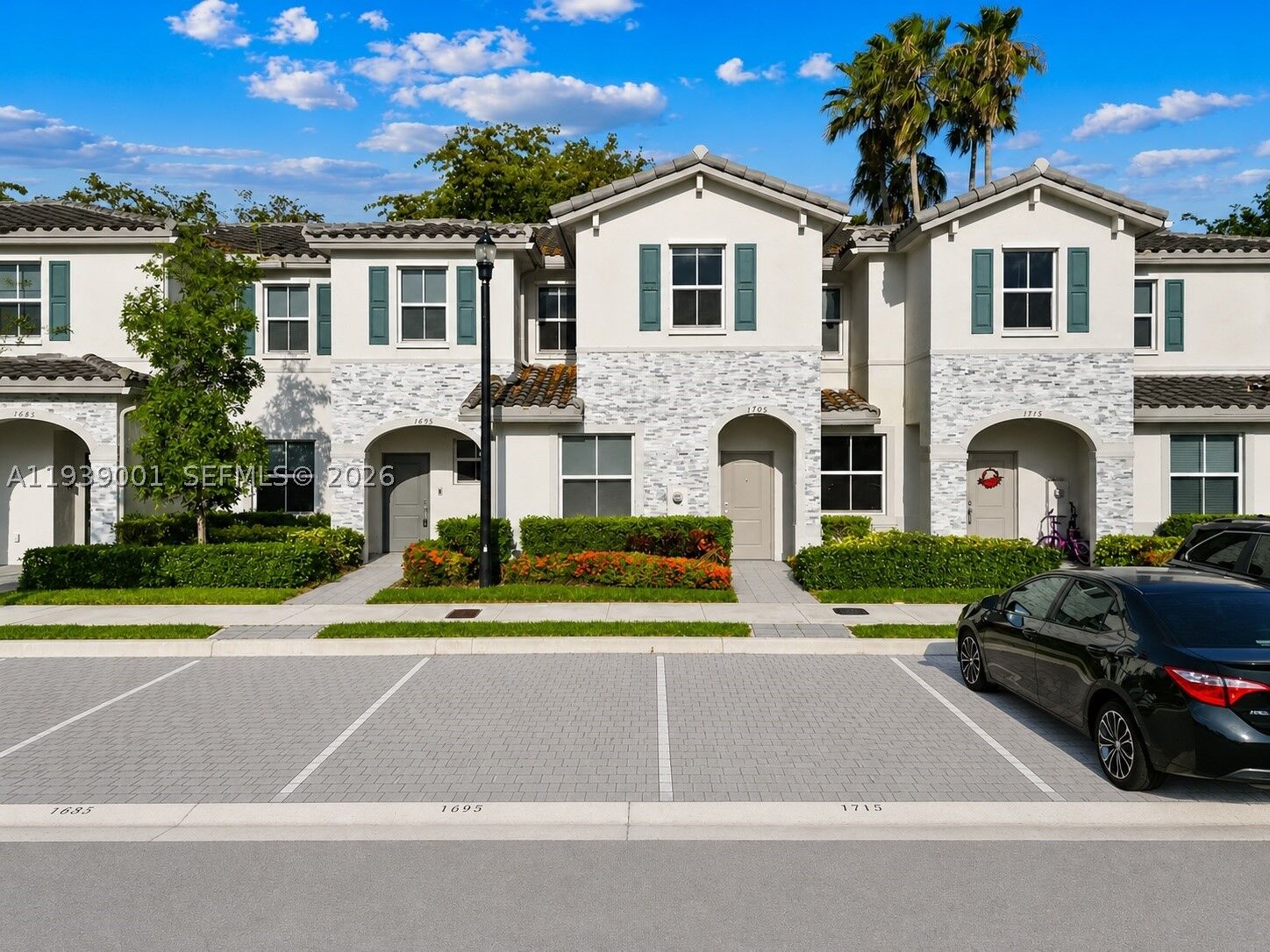 Property Photo:  1705 SE 27th Rd  FL 33035 