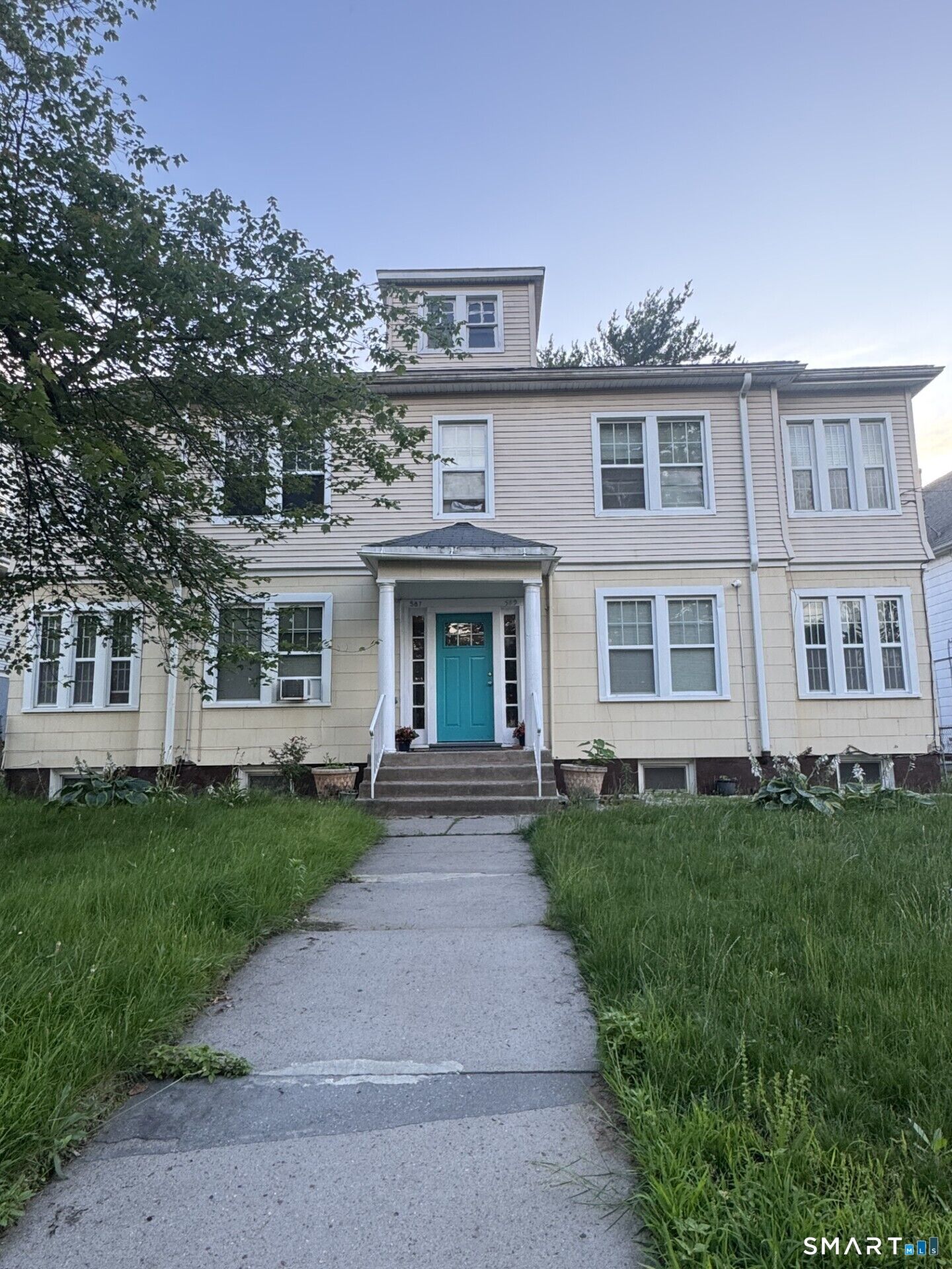 Property Photo:  587 Blue Hills Avenue  CT 06112 