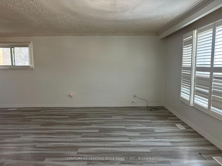 Photo de la propriété:  26 Gooderham Drive Main  ON M1R 3G5 