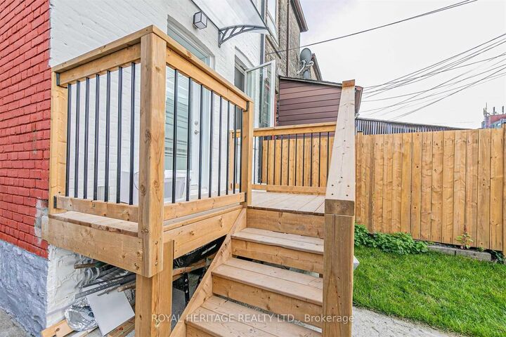 Property Photo: 66A Bellevue Avenue ON M5T 2N4
