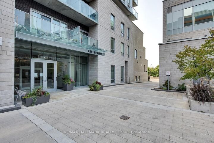 Property Photo: 428 Sparks Street 907 ON K1R 0B3