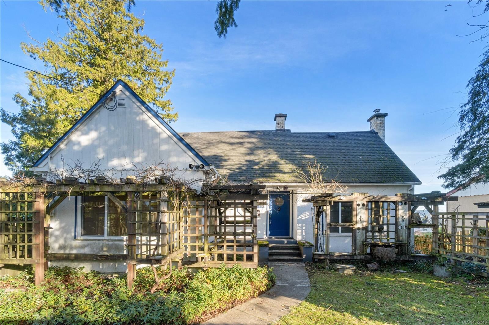 Property Photo:  736 Terminal Ave N  BC V9S 4K2 