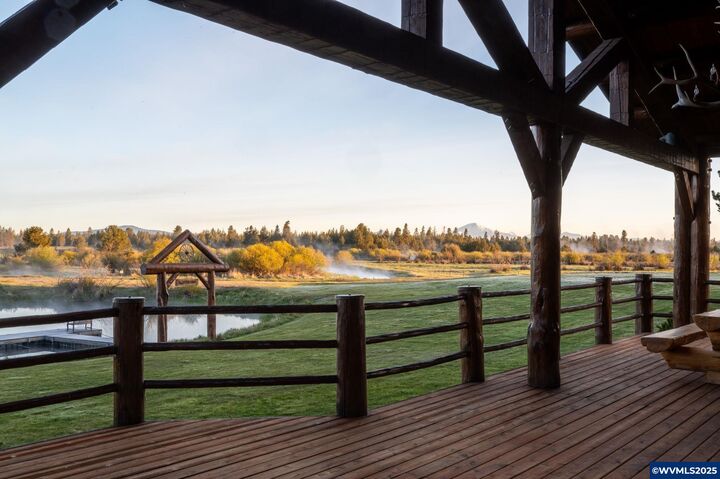 Property Photo:  52255 Hunnington Rd  OR 97739 