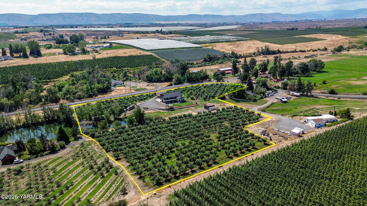 Property Photo:  1355 Cook Rd  WA 98908 