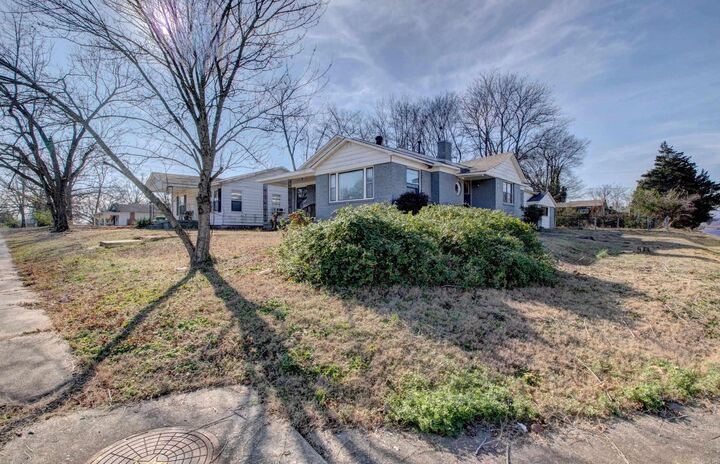 Property Photo:  2500 Booker St  AR 72204 