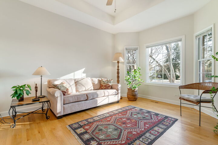 Property Photo:  1686 Greenleaf Avenue  IL 60018 