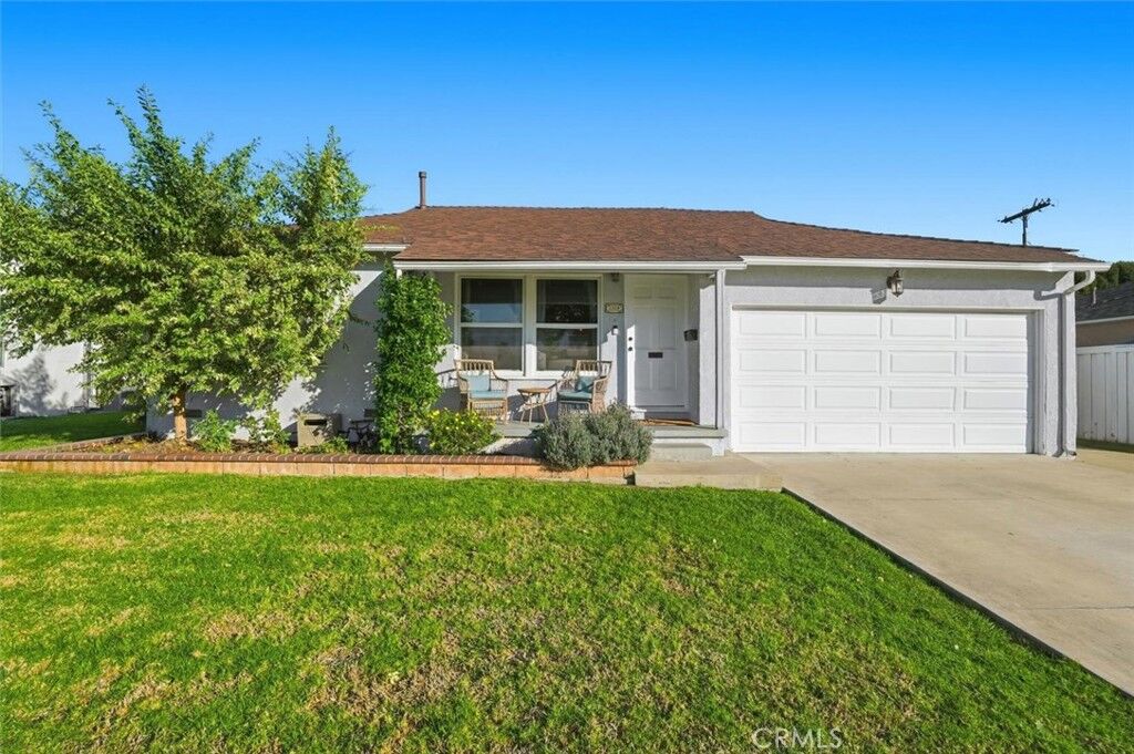 Property Photo: 2324 Roycroft Avenue CA 90815