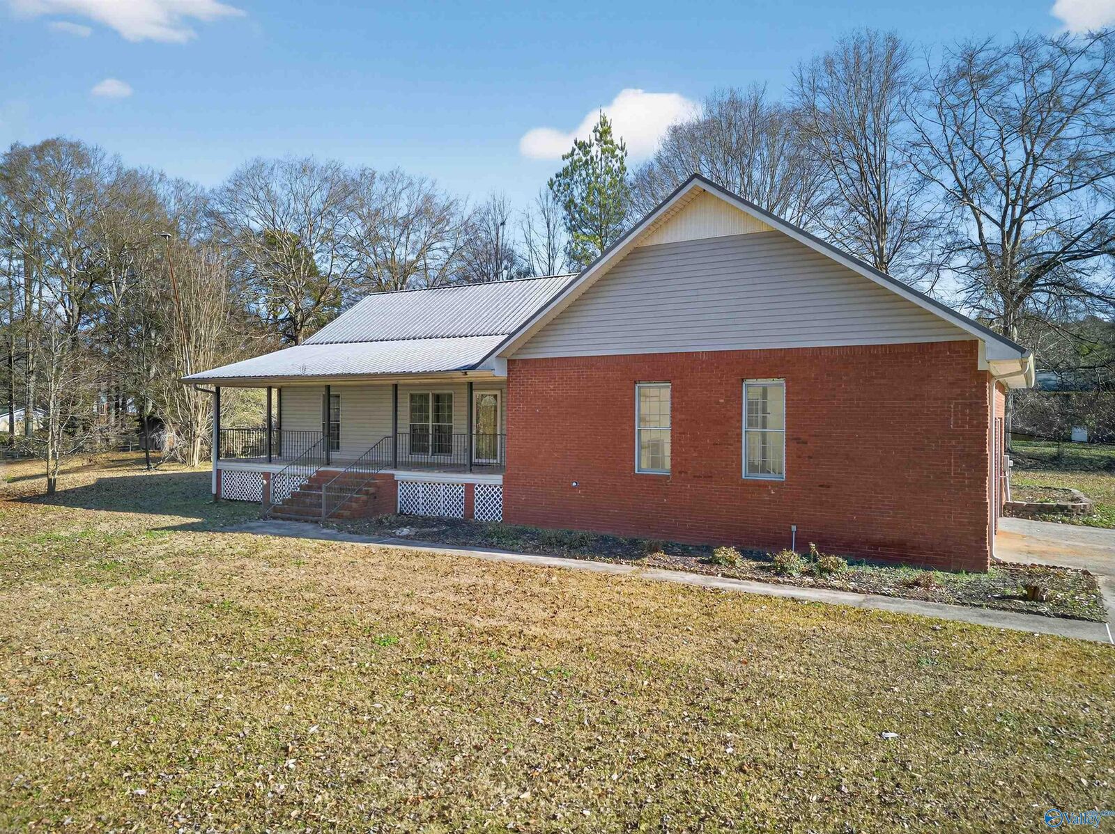 Property Photo: 2000 Cedar Bend Road N AL 35907