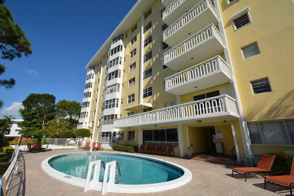 Property Photo:  2500 NE Lane 604  FL 33308 